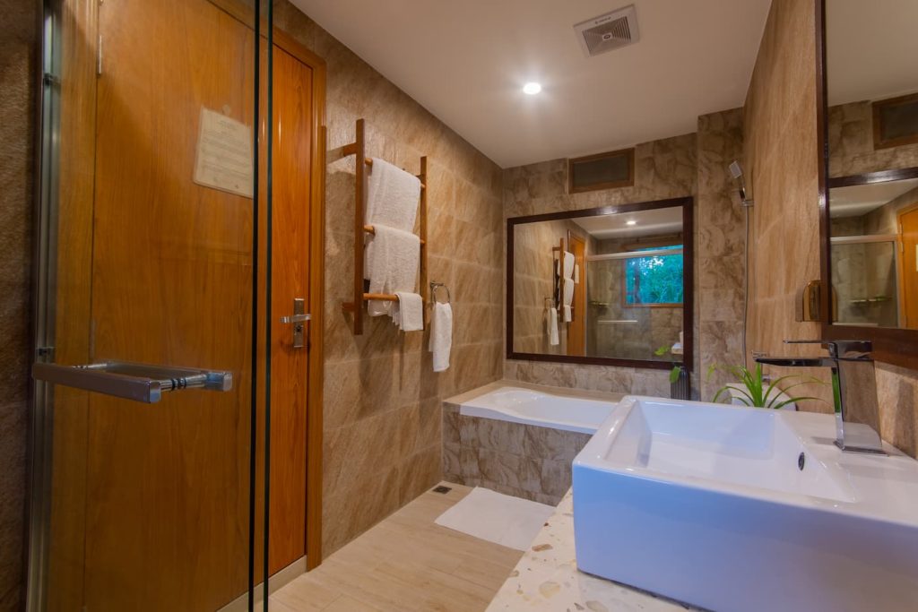 Sea View Suite - Image 3
