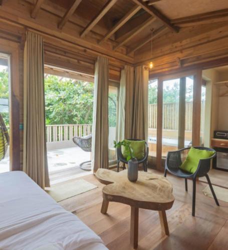 Grand Jacuzzi Suite - Image 1