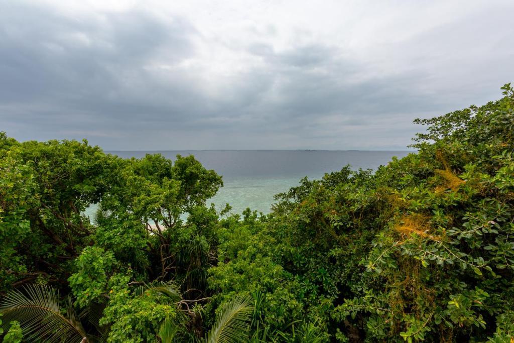 Grand Ocean View Suite - Image 2