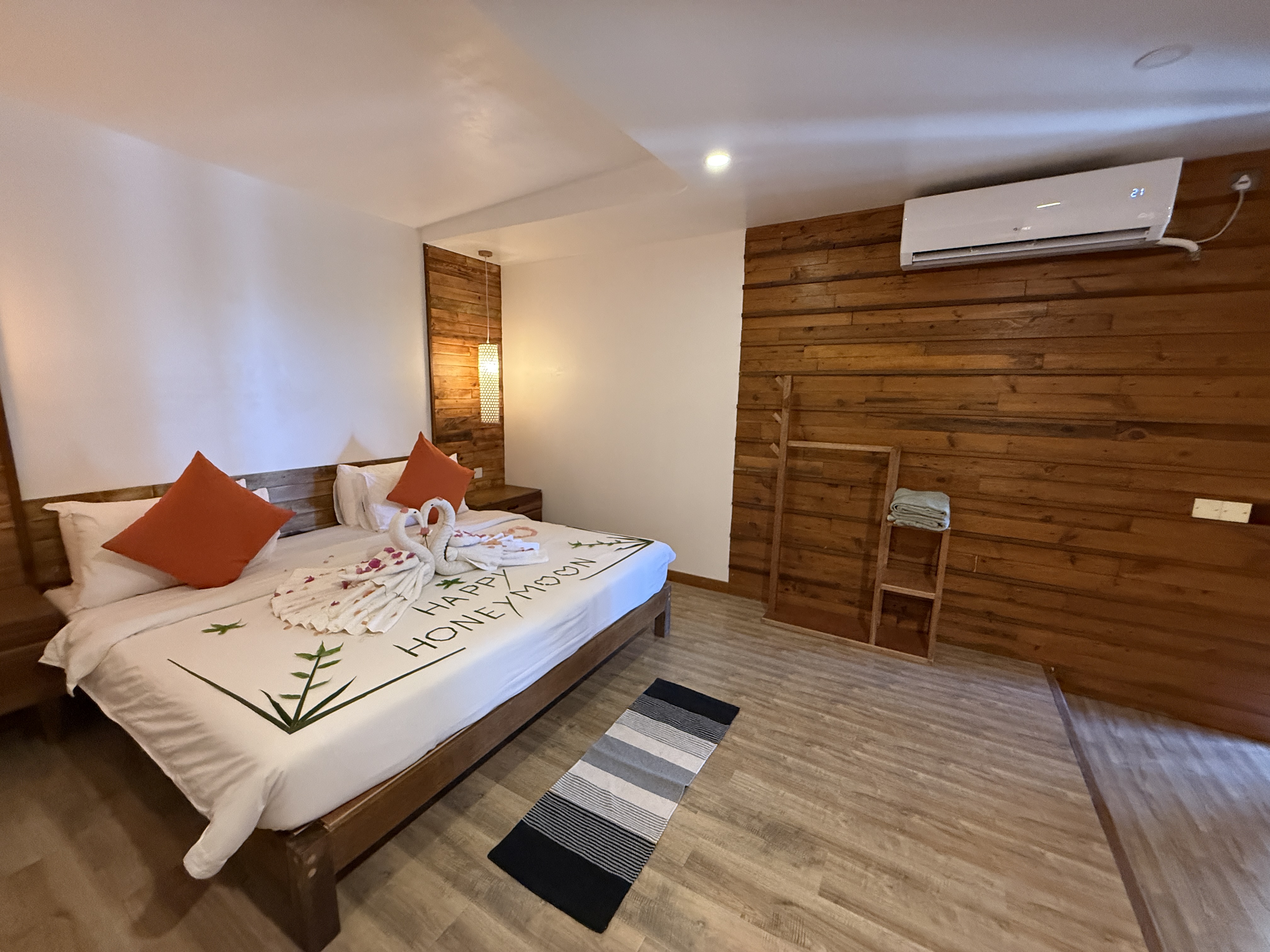 Grand Jacuzzi Suite - Image 1