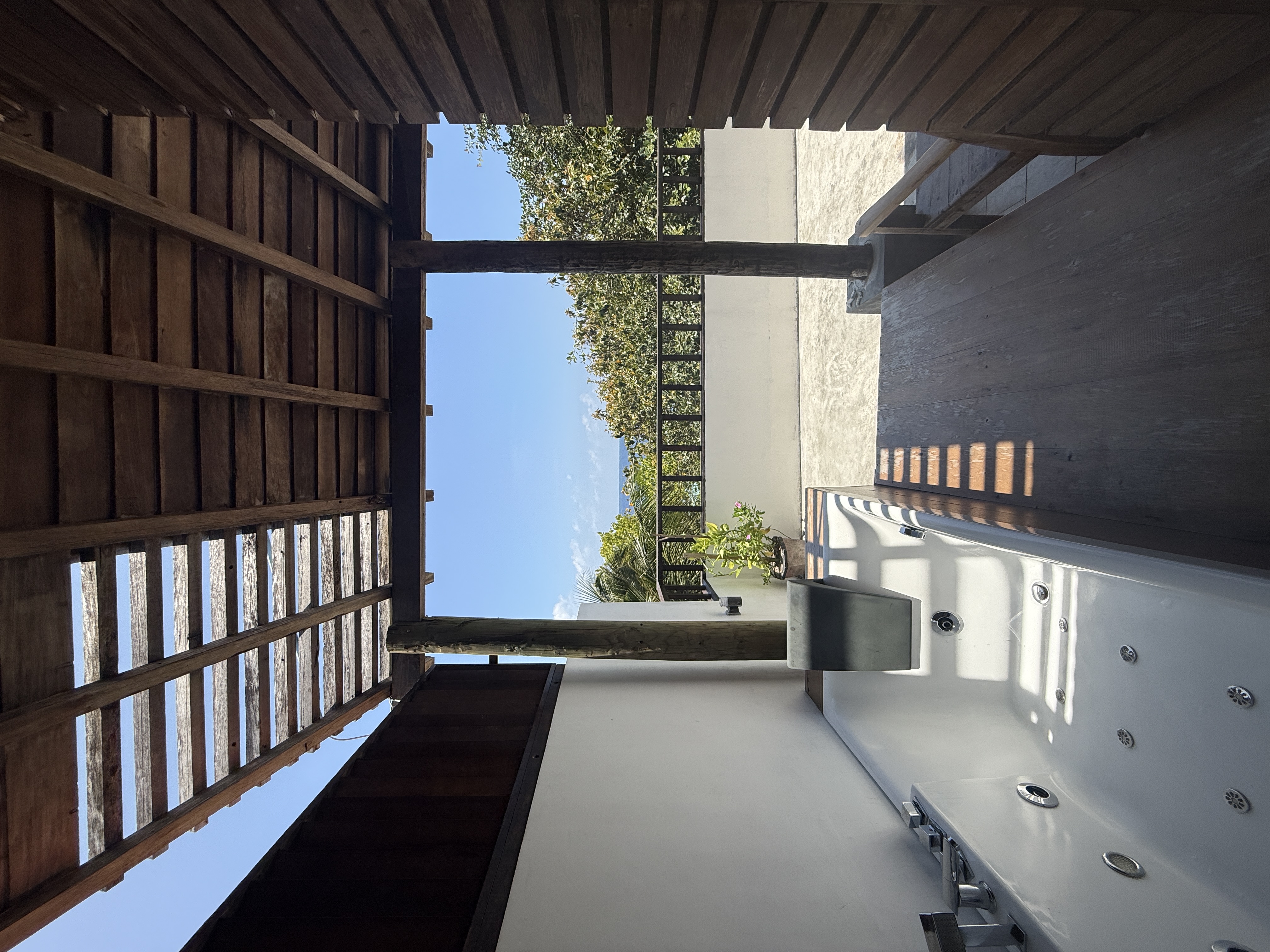 Grand Jacuzzi Suite - Image 4