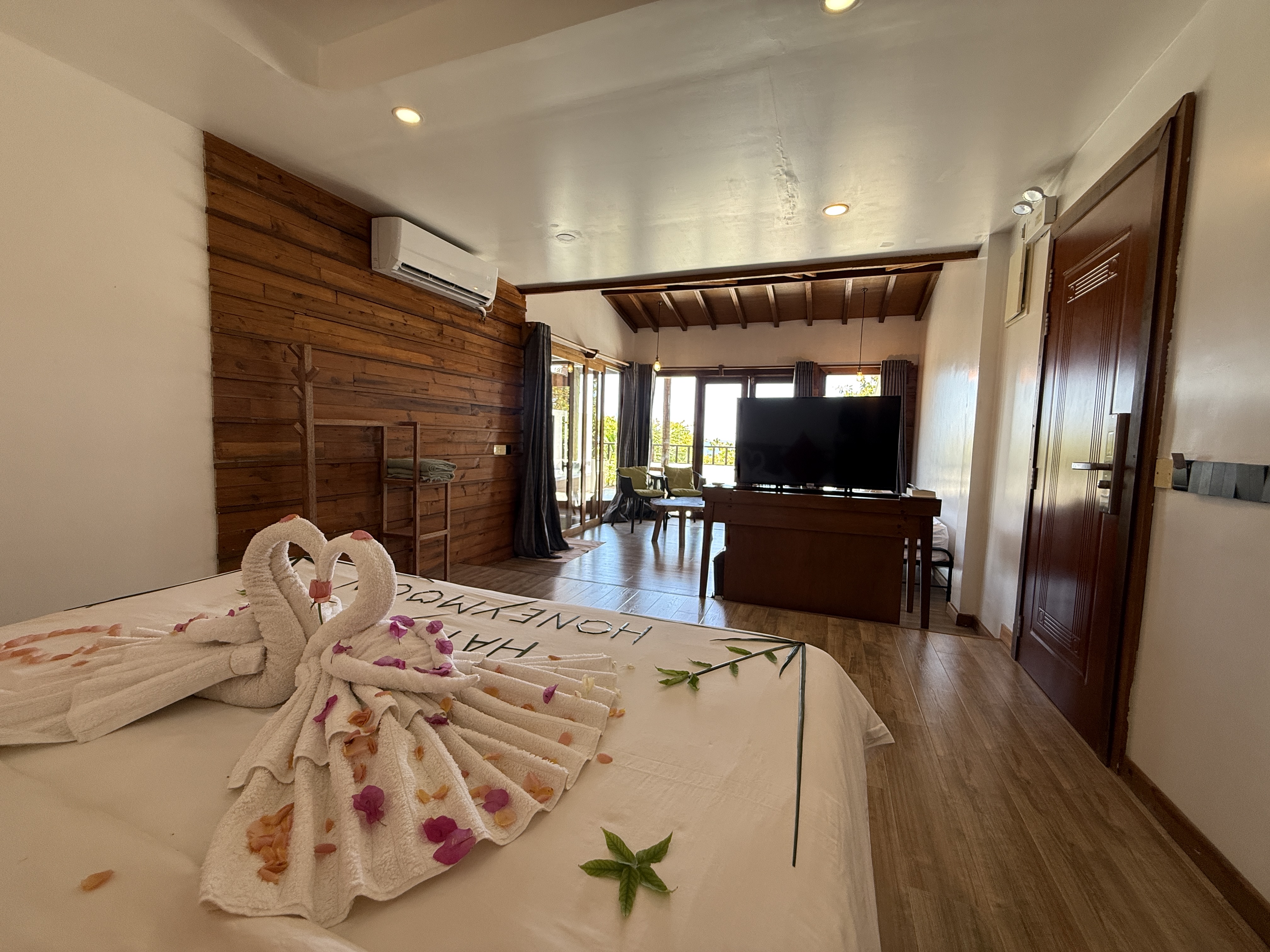 Grand Jacuzzi Suite - Image 6