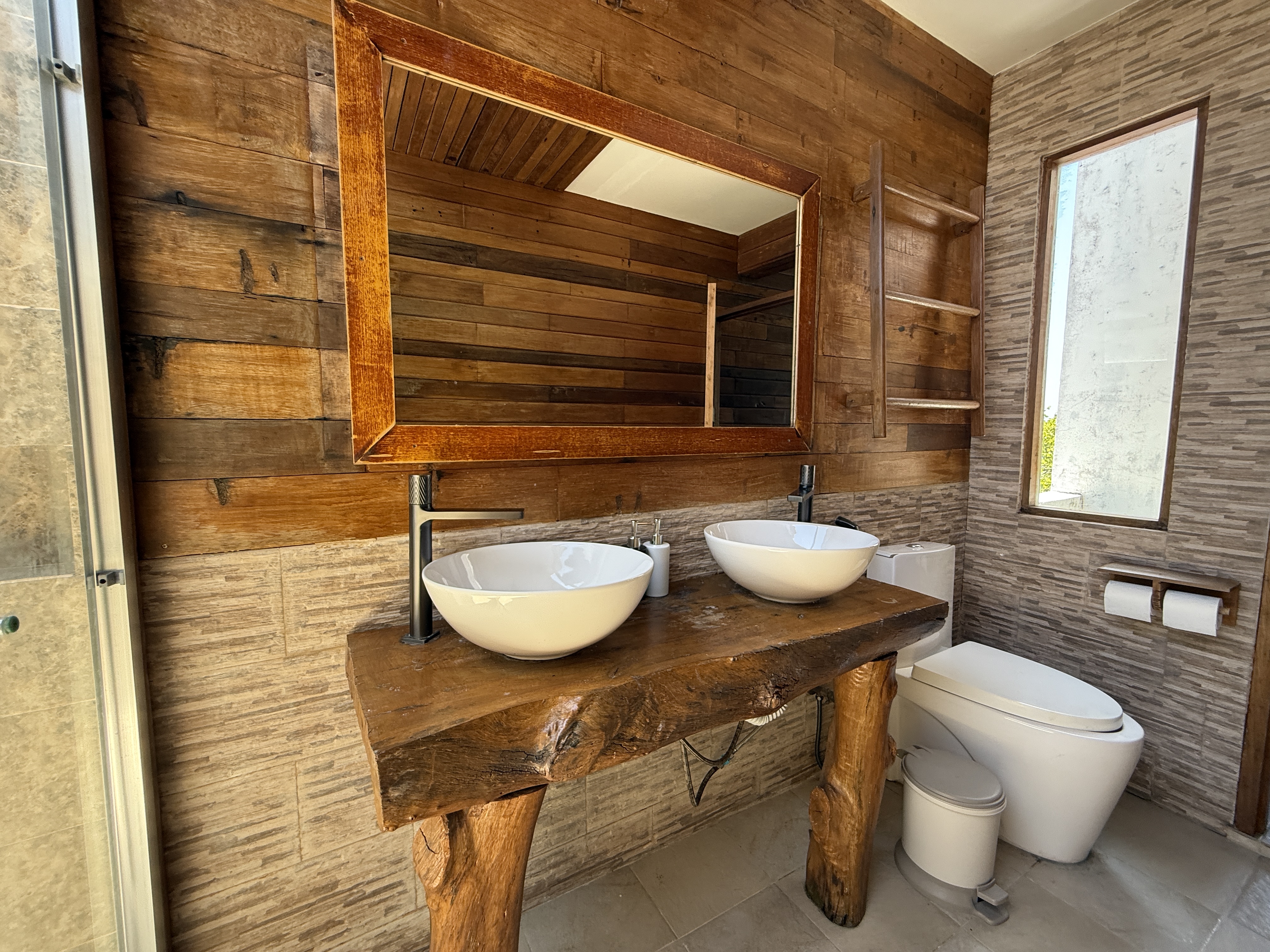 Grand Jacuzzi Suite - Image 10